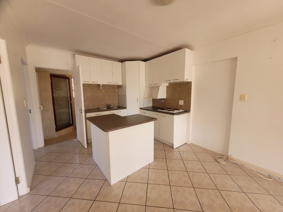 To Let 4 Bedroom Property for Rent in Wavecrest Eastern Cape